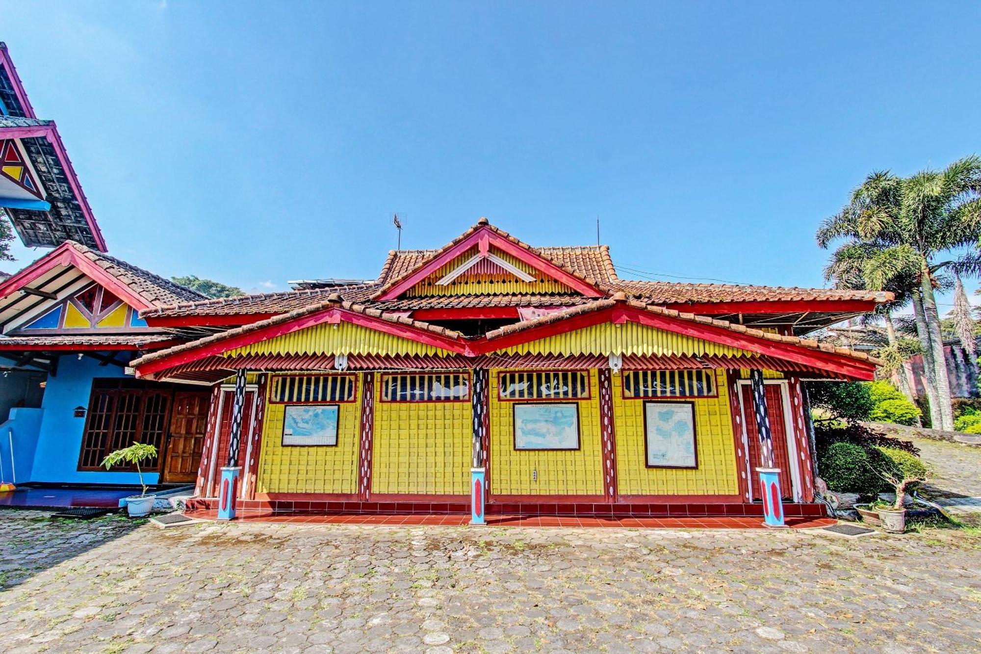 ホテル Capital O 91644 Loka Hause サラティガ エクステリア 写真
